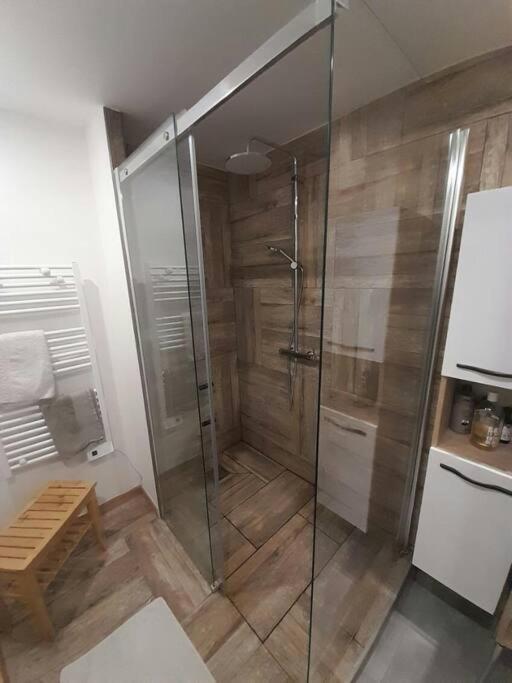 Appartement Spacieux &Tres Calme. Spacious & Very Quiet Apartment. Carros Exterior photo