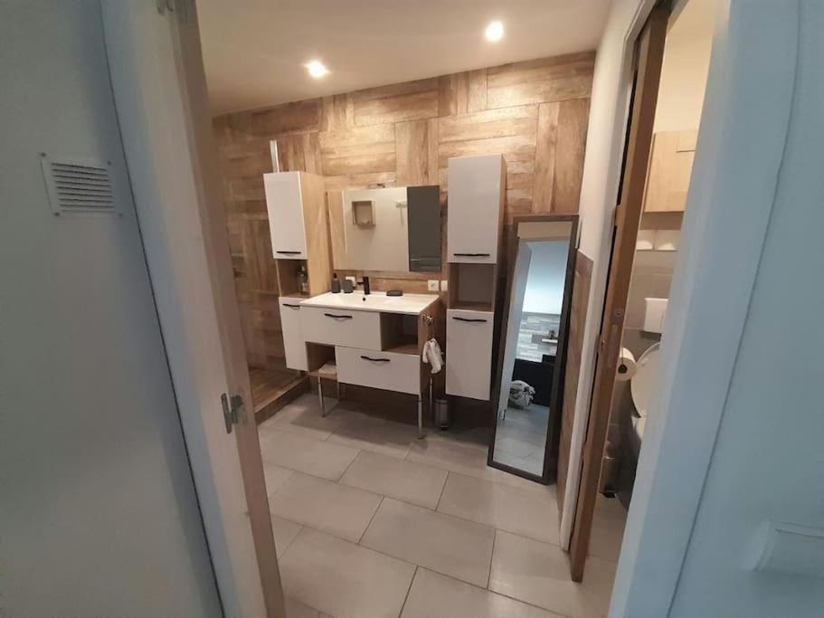 Appartement Spacieux &Tres Calme. Spacious & Very Quiet Apartment. Carros Exterior photo
