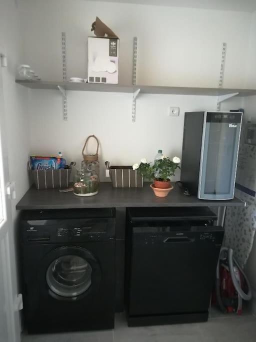 Appartement Spacieux &Tres Calme. Spacious & Very Quiet Apartment. Carros Exterior photo