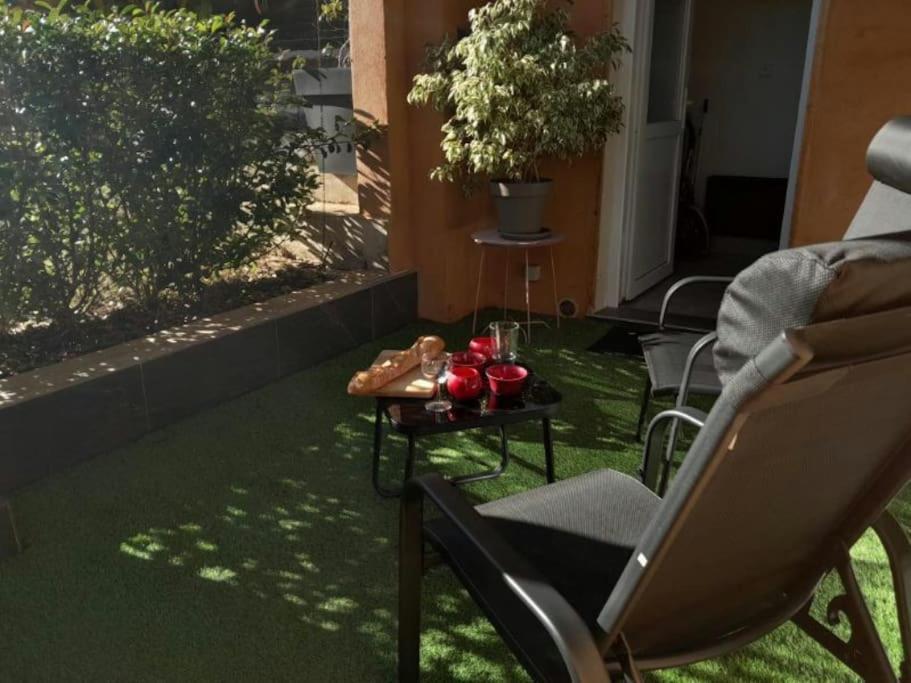 Appartement Spacieux &Tres Calme. Spacious & Very Quiet Apartment. Carros Exterior photo