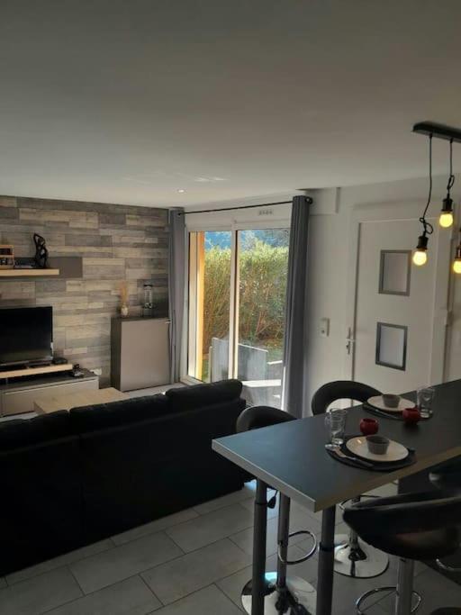 Appartement Spacieux &Tres Calme. Spacious & Very Quiet Apartment. Carros Exterior photo