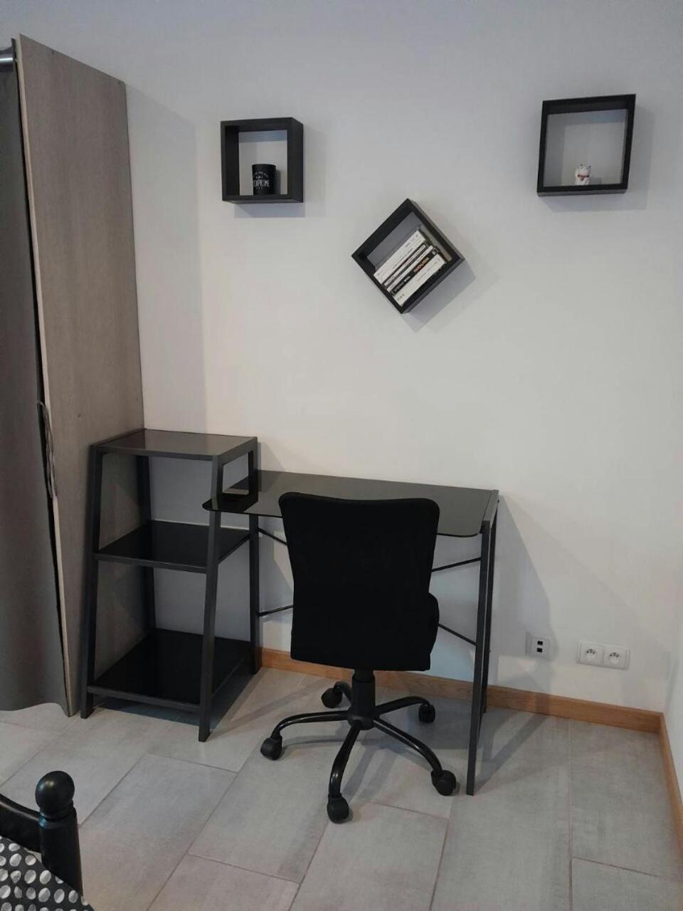 Appartement Spacieux &Tres Calme. Spacious & Very Quiet Apartment. Carros Exterior photo